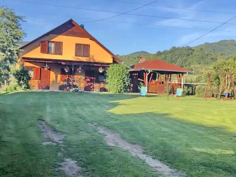 Sovata Cazare | Cabană (K0330-18) Imaginea poate fi supusă drepturilor de autor. Se recomandă contactarea titularului drepturilor.