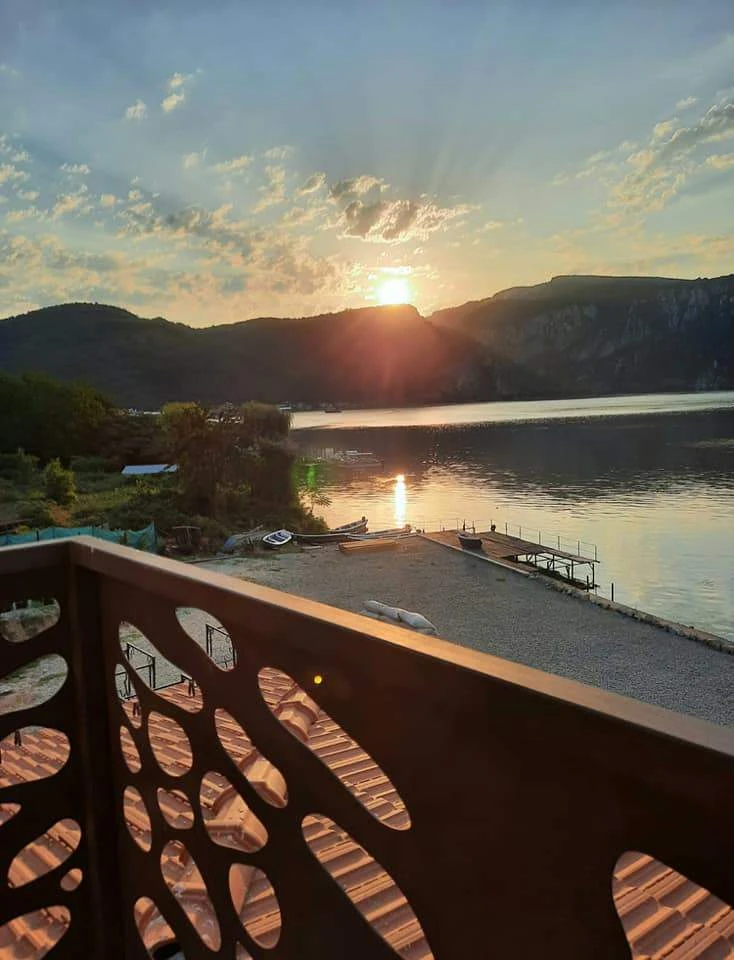 Dubova Cazare | Motel (K1559-14) Imaginea poate fi supusă drepturilor de autor. Se recomandă contactarea titularului drepturilor.