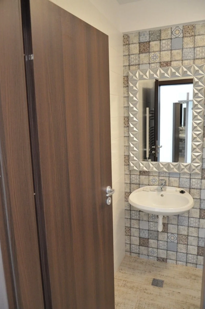 Dubova Cazare | Motel (K1559-42) Imaginea poate fi supusă drepturilor de autor. Se recomandă contactarea titularului drepturilor.