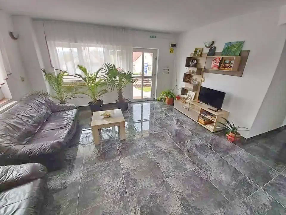 Ocna Șugatag Cazare | Motel (K1015-5) Imaginea poate fi supusă drepturilor de autor. Se recomandă contactarea titularului drepturilor.