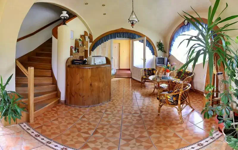 Jula Cazare | Pensiune turistică (K0007-12) Imaginea poate fi supusă drepturilor de autor. Se recomandă contactarea titularului drepturilor.