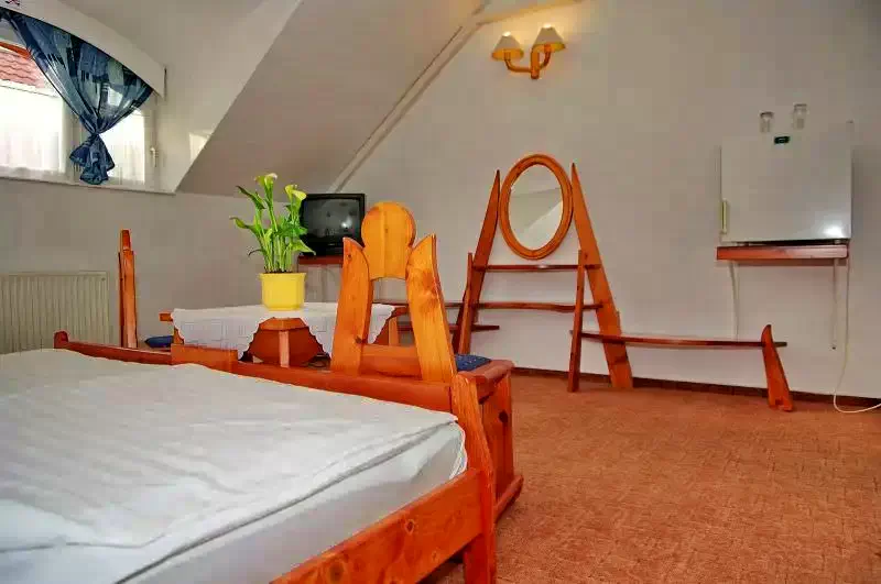 Gyula Szállás | Turisztikai panzió (K0007-17) A kép szerzői jogvédelem alatt állhat. Javasolt a kapcsolatfelvétel a jog tulajdonossal.