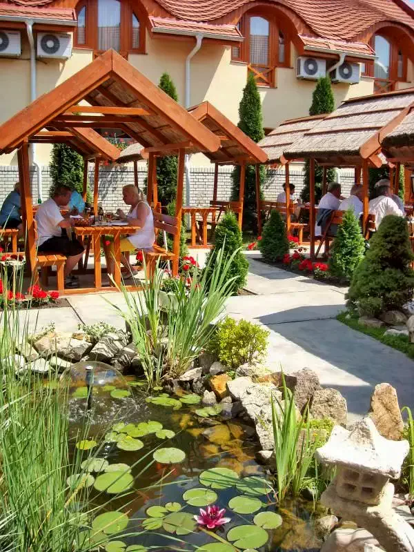 Jula Cazare | Pensiune turistică (K0007-23) Imaginea poate fi supusă drepturilor de autor. Se recomandă contactarea titularului drepturilor.