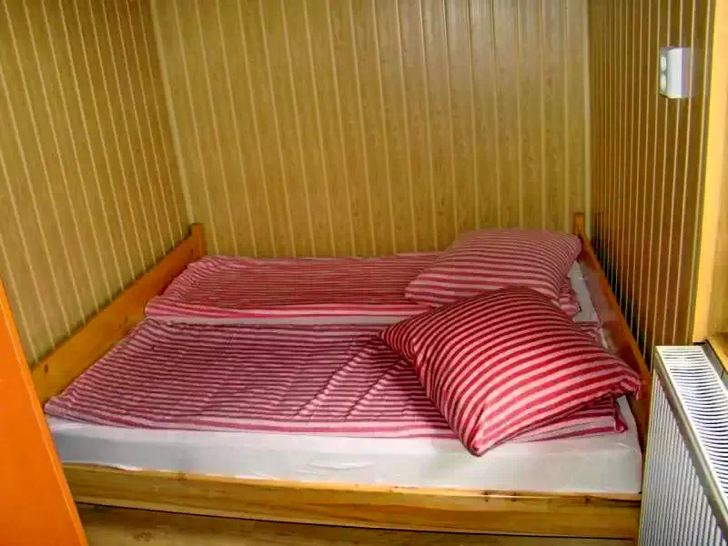 Hargitafürdő Szállás | Üdülőfalu (K1216-30) A kép szerzői jogvédelem alatt állhat. Javasolt a kapcsolatfelvétel a jog tulajdonossal.