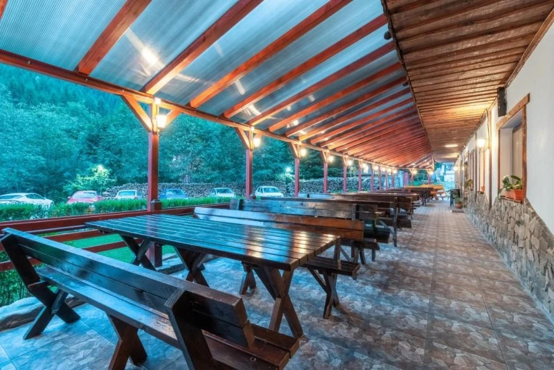 Zărnești Cazare | Pensiune turistică (K1550-1) Imaginea poate fi supusă drepturilor de autor. Se recomandă contactarea titularului drepturilor.