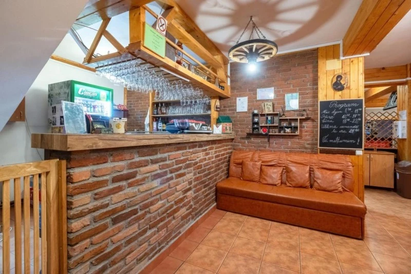 Zărnești Cazare | Pensiune turistică (K1550-2) Imaginea poate fi supusă drepturilor de autor. Se recomandă contactarea titularului drepturilor.