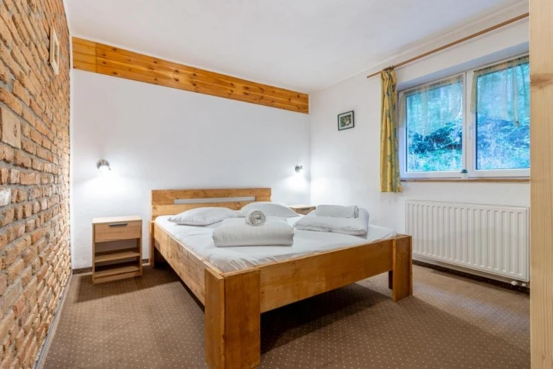 Zernest Szállás | Turisztikai panzió (K1550-9) A kép szerzői jogvédelem alatt állhat. Javasolt a kapcsolatfelvétel a jog tulajdonossal.