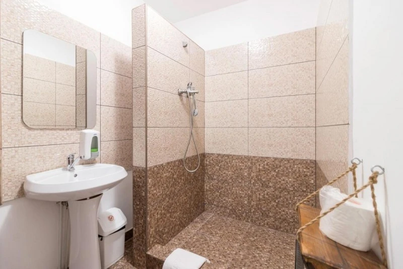 Zernest Szállás | Turisztikai panzió (K1550-10) A kép szerzői jogvédelem alatt állhat. Javasolt a kapcsolatfelvétel a jog tulajdonossal.