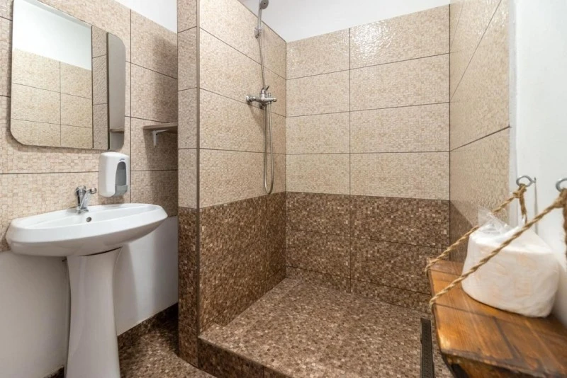 Zernest Szállás | Turisztikai panzió (K1550-12) A kép szerzői jogvédelem alatt állhat. Javasolt a kapcsolatfelvétel a jog tulajdonossal.