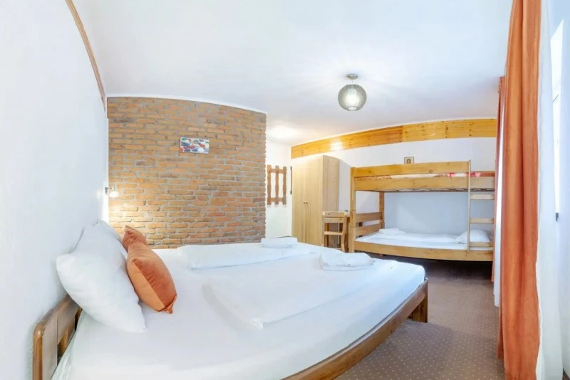 Zernest Szállás | Turisztikai panzió (K1550-23) A kép szerzői jogvédelem alatt állhat. Javasolt a kapcsolatfelvétel a jog tulajdonossal.