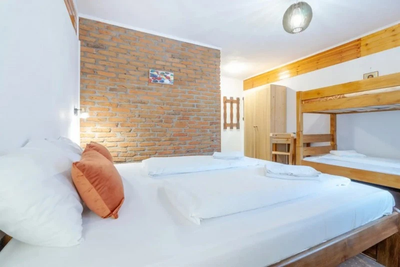 Zărnești Cazare | Pensiune turistică (K1550-25) Imaginea poate fi supusă drepturilor de autor. Se recomandă contactarea titularului drepturilor.