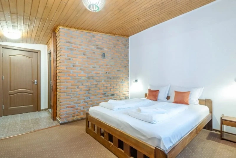 Zărnești Cazare | Pensiune turistică (K1550-49) Imaginea poate fi supusă drepturilor de autor. Se recomandă contactarea titularului drepturilor.