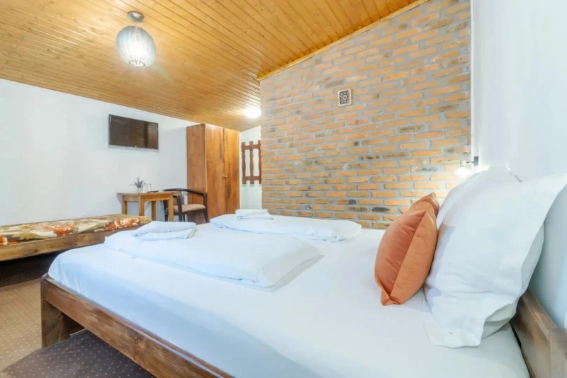 Zernest Szállás | Turisztikai panzió (K1550-52) A kép szerzői jogvédelem alatt állhat. Javasolt a kapcsolatfelvétel a jog tulajdonossal.