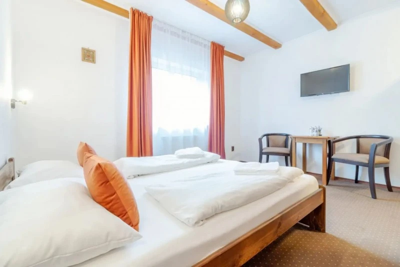 Zernest Szállás | Turisztikai panzió (K1550-57) A kép szerzői jogvédelem alatt állhat. Javasolt a kapcsolatfelvétel a jog tulajdonossal.