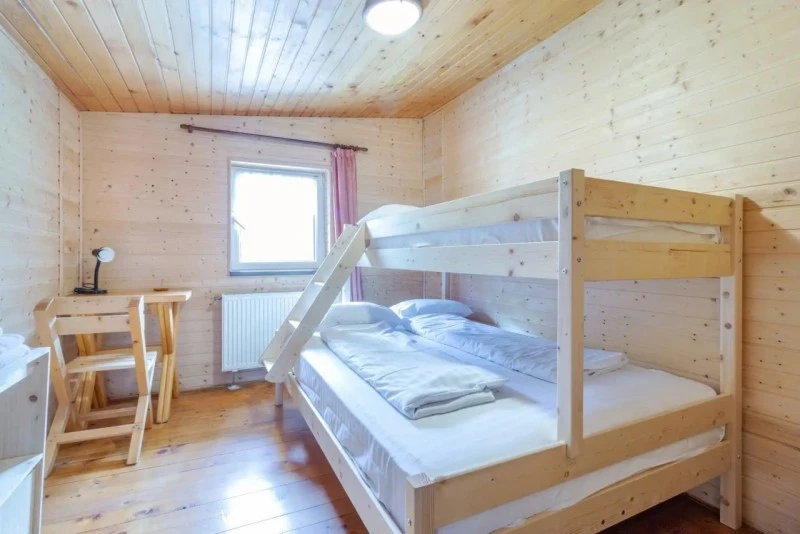 Zărnești Cazare | Pensiune turistică (K1550-61) Imaginea poate fi supusă drepturilor de autor. Se recomandă contactarea titularului drepturilor.