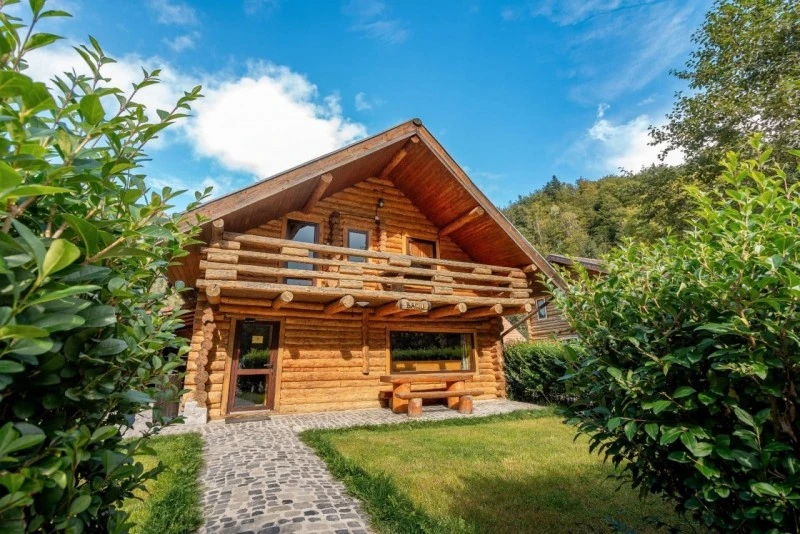 Zărnești Cazare | Pensiune turistică (K1550-63) Imaginea poate fi supusă drepturilor de autor. Se recomandă contactarea titularului drepturilor.