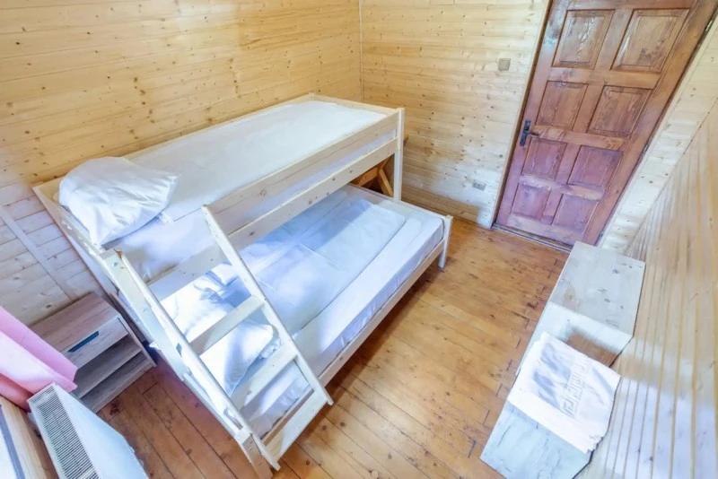 Zernest Szállás | Turisztikai panzió (K1550-67) A kép szerzői jogvédelem alatt állhat. Javasolt a kapcsolatfelvétel a jog tulajdonossal.