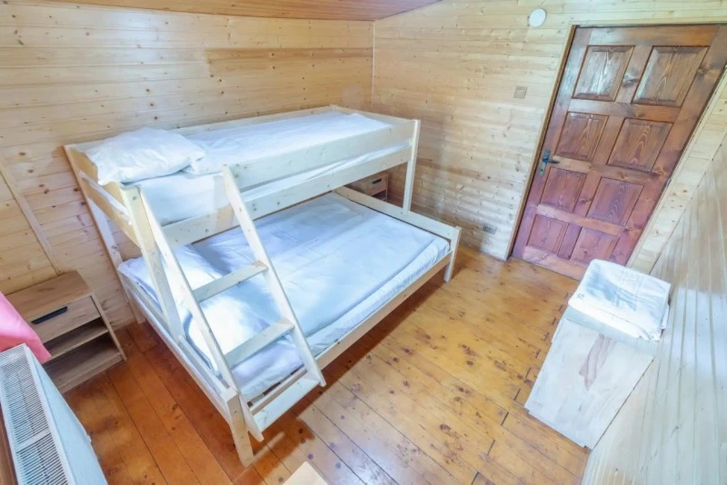 Zernest Szállás | Turisztikai panzió (K1550-71) A kép szerzői jogvédelem alatt állhat. Javasolt a kapcsolatfelvétel a jog tulajdonossal.