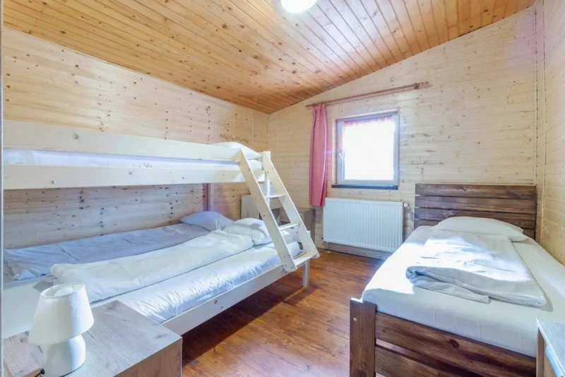 Zărnești Cazare | Pensiune turistică (K1550-72) Imaginea poate fi supusă drepturilor de autor. Se recomandă contactarea titularului drepturilor.