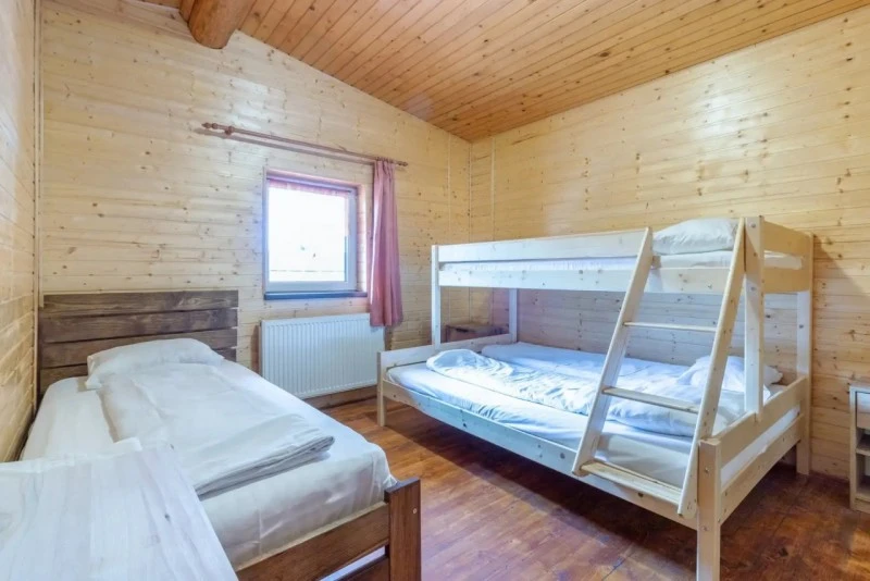 Zărnești Cazare | Pensiune turistică (K1550-76) Imaginea poate fi supusă drepturilor de autor. Se recomandă contactarea titularului drepturilor.