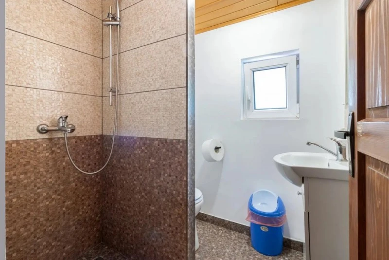 Zernest Szállás | Turisztikai panzió (K1550-77) A kép szerzői jogvédelem alatt állhat. Javasolt a kapcsolatfelvétel a jog tulajdonossal.