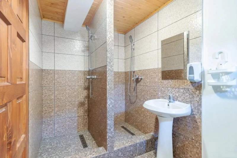 Zărnești Cazare | Pensiune turistică (K1550-79) Imaginea poate fi supusă drepturilor de autor. Se recomandă contactarea titularului drepturilor.