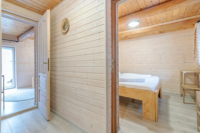 Zernest Szállás | Turisztikai panzió (K1550-85) A kép szerzői jogvédelem alatt állhat. Javasolt a kapcsolatfelvétel a jog tulajdonossal.