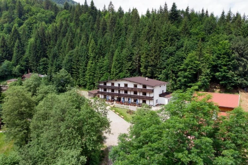 Zărnești Cazare | Pensiune turistică (K1550-94) Imaginea poate fi supusă drepturilor de autor. Se recomandă contactarea titularului drepturilor.