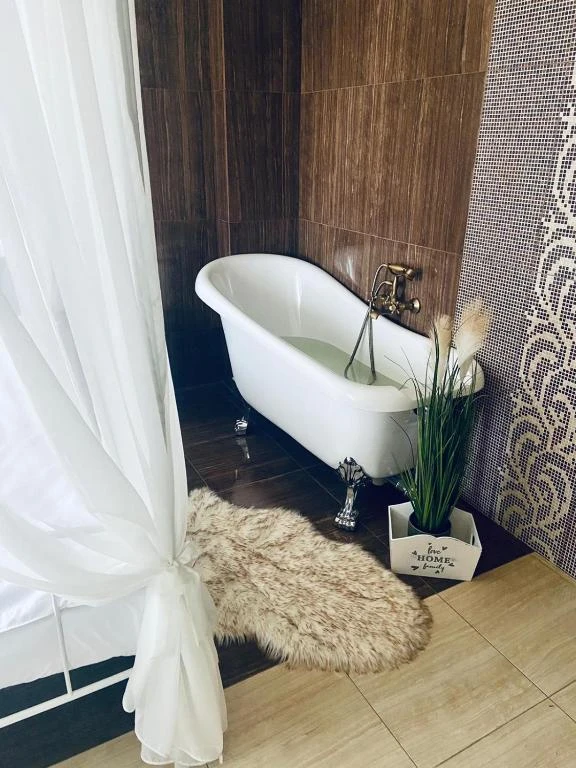 Aiud Cazare | Motel (K1534-22) Imaginea poate fi supusă drepturilor de autor. Se recomandă contactarea titularului drepturilor.