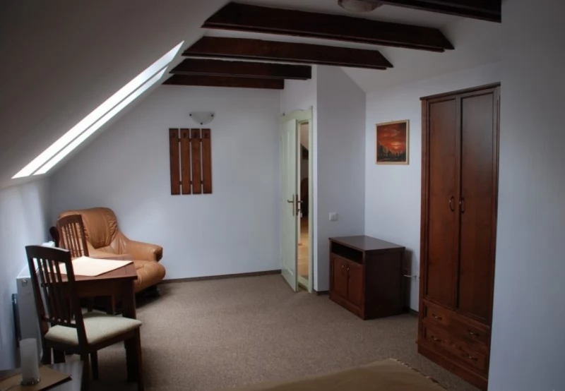 Ciumani Cazare | Motel (K1075-17) Imaginea poate fi supusă drepturilor de autor. Se recomandă contactarea titularului drepturilor.