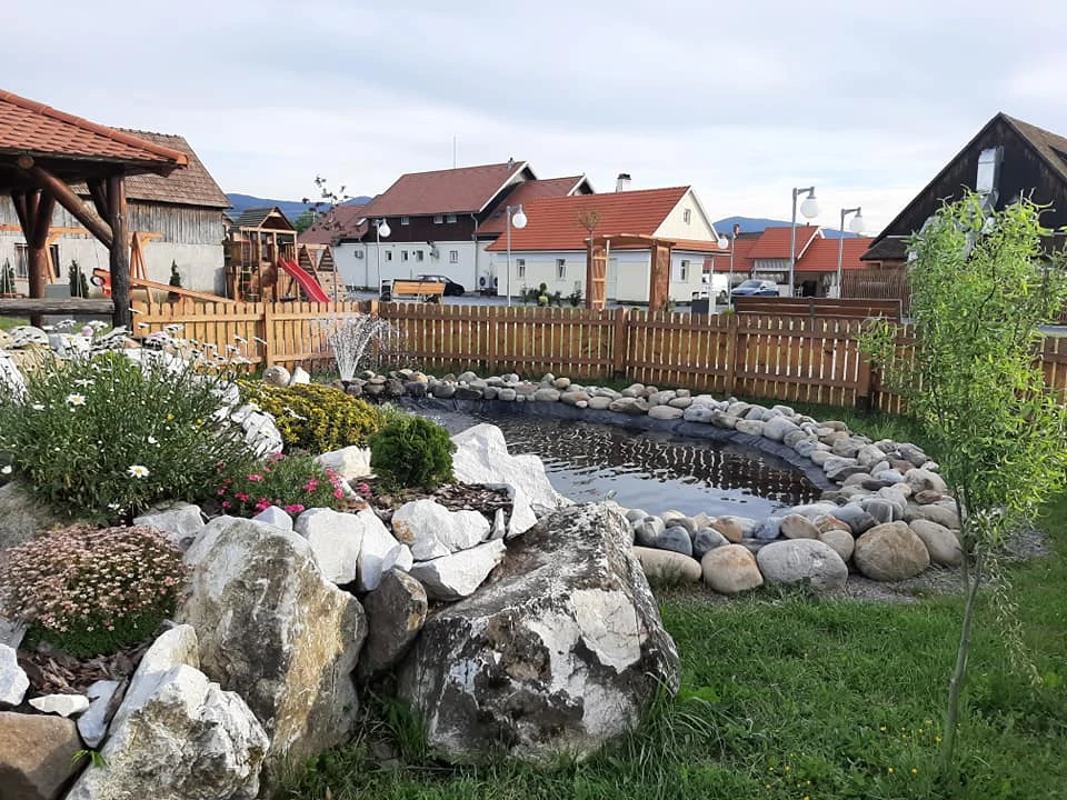 Ciumani Cazare | Motel (K1075-26) Imaginea poate fi supusă drepturilor de autor. Se recomandă contactarea titularului drepturilor.