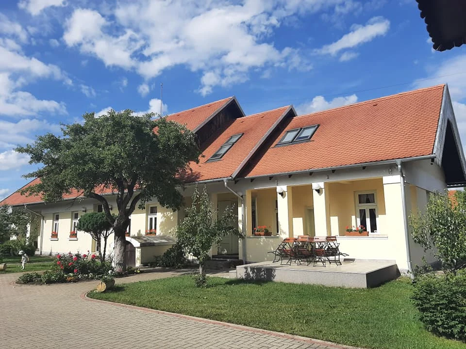 Ciumani Cazare | Motel (K1075-31) Imaginea poate fi supusă drepturilor de autor. Se recomandă contactarea titularului drepturilor.