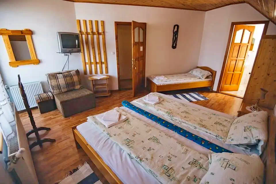 Corund Cazare | Pensiune (K0352-8) Imaginea poate fi supusă drepturilor de autor. Se recomandă contactarea titularului drepturilor.