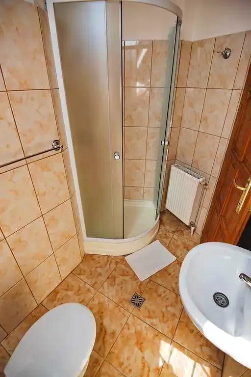 Corund Cazare | Pensiune (K0352-9) Imaginea poate fi supusă drepturilor de autor. Se recomandă contactarea titularului drepturilor.