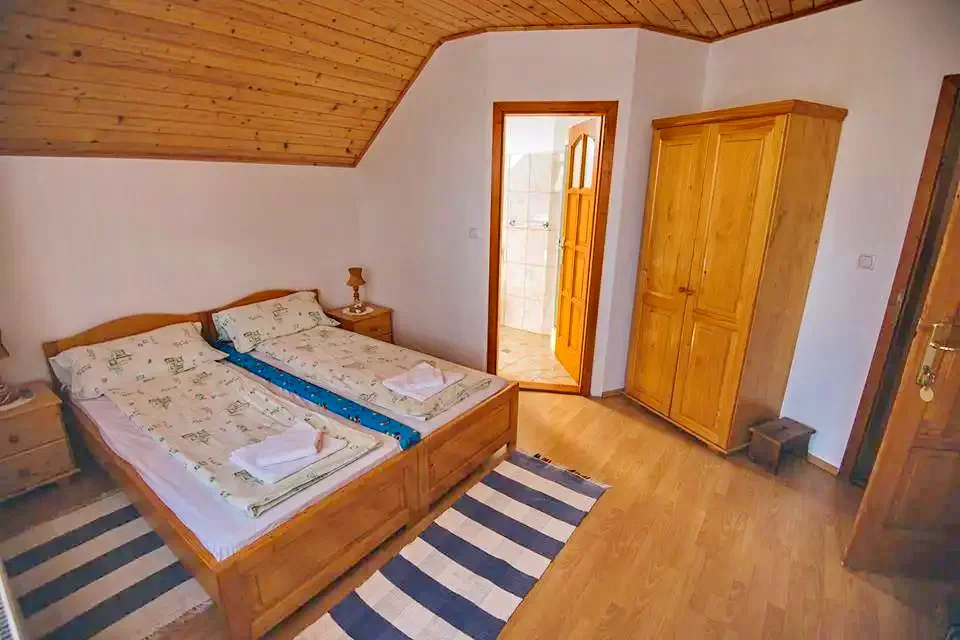 Corund Cazare | Pensiune (K0352-11) Imaginea poate fi supusă drepturilor de autor. Se recomandă contactarea titularului drepturilor.