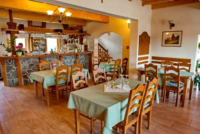 Sândominic Cazare | Motel (K1392-12) Imaginea poate fi supusă drepturilor de autor. Se recomandă contactarea titularului drepturilor.