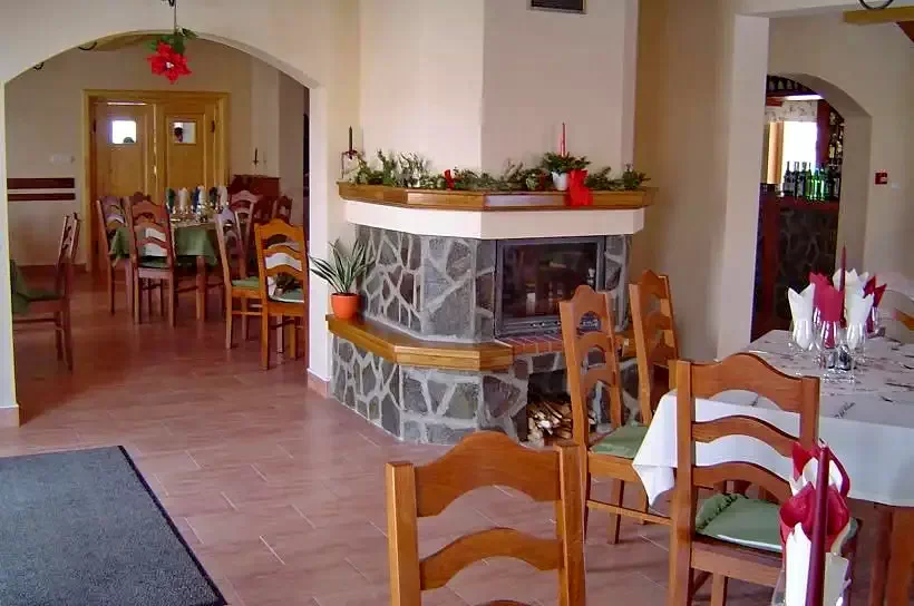 Sândominic Cazare | Motel (K1392-13) Imaginea poate fi supusă drepturilor de autor. Se recomandă contactarea titularului drepturilor.