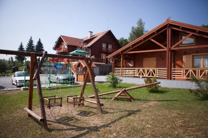 Sândominic Cazare | Motel (K1392-51) Imaginea poate fi supusă drepturilor de autor. Se recomandă contactarea titularului drepturilor.