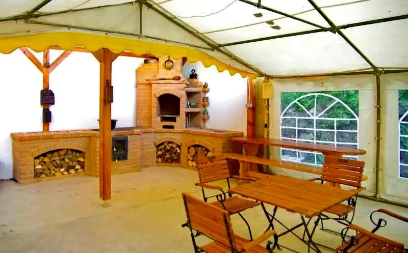 Cazare Miercurea Ciuc - Pensiunea Szécsény 88  Szabadidőpark | Csíkszereda - Szécsény 88 Szabadidőpark - volt Zöldfenyő Panzió. Imaginea poate fi supusă drepturilor de autor. Se recomandă contactarea titularului drepturilor.