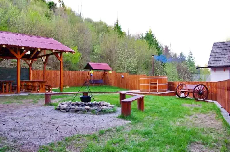 Cazare Miercurea Ciuc - Pensiunea Szécsény 88  Szabadidőpark | Csíkszereda - Szécsény 88 Szabadidőpark - volt Zöldfenyő Panzió. Imaginea poate fi supusă drepturilor de autor. Se recomandă contactarea titularului drepturilor.