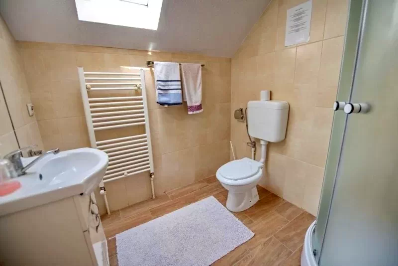 Târgu Secuiesc Cazare | Motel (K1427-47) Imaginea poate fi supusă drepturilor de autor. Se recomandă contactarea titularului drepturilor.