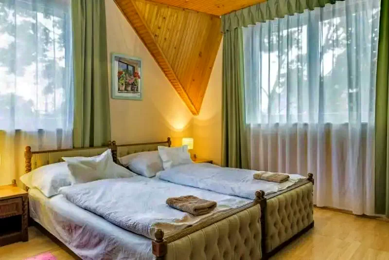  Cazare | Casă de oaspeți (K0850-27) Imaginea poate fi supusă drepturilor de autor. Se recomandă contactarea titularului drepturilor.