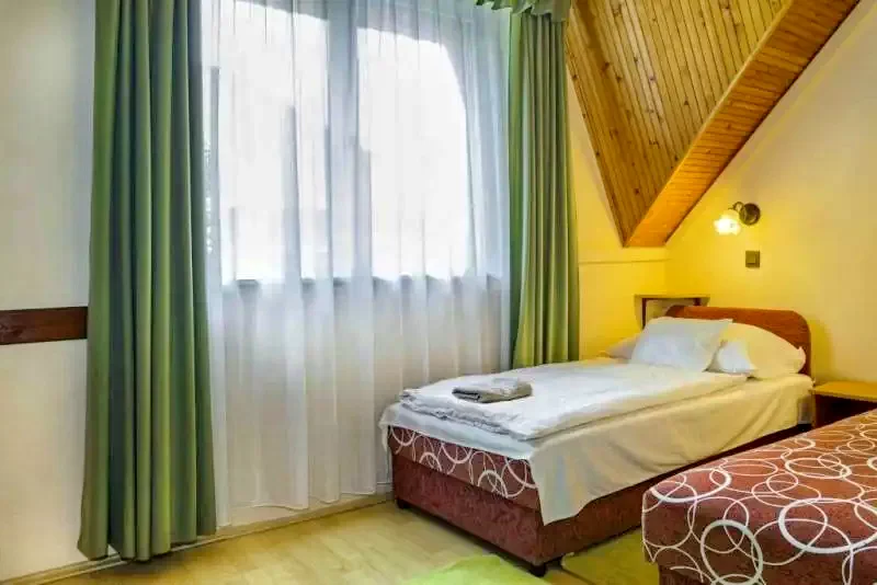 Hajdúszoboszló Szállás | Vendégház (K0850-30) A kép szerzői jogvédelem alatt állhat. Javasolt a kapcsolatfelvétel a jog tulajdonossal.