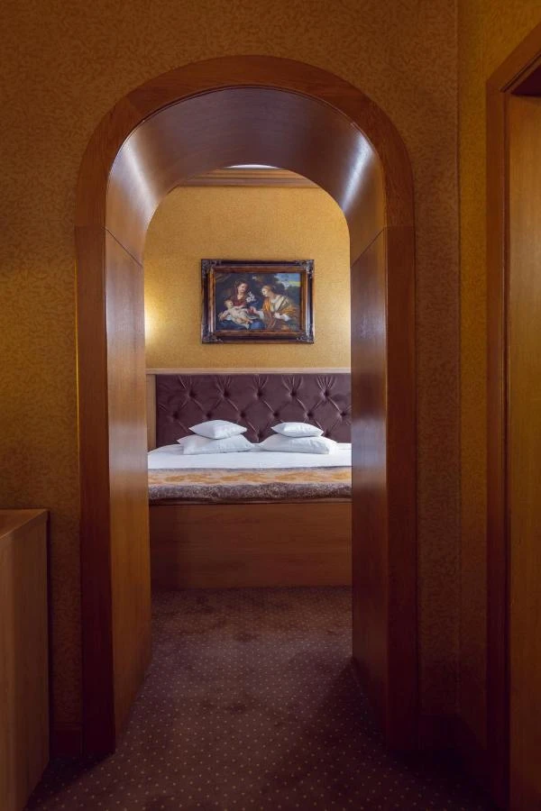 Sibiu Cazare | Hotel*** (K1561-18) Imaginea poate fi supusă drepturilor de autor. Se recomandă contactarea titularului drepturilor.