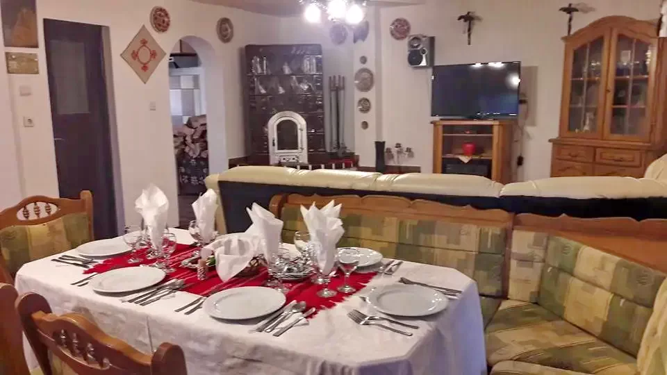 Comandău Cazare | Motel (K0446-4) Imaginea poate fi supusă drepturilor de autor. Se recomandă contactarea titularului drepturilor.