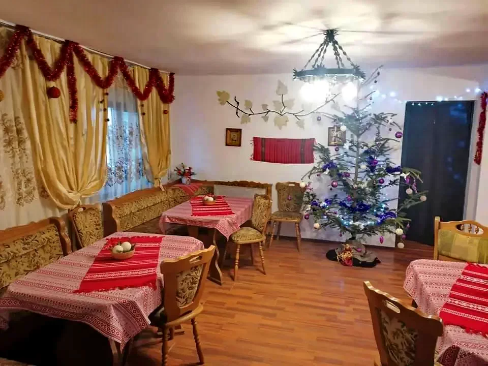 Comandău Cazare | Motel (K0446-5) Imaginea poate fi supusă drepturilor de autor. Se recomandă contactarea titularului drepturilor.