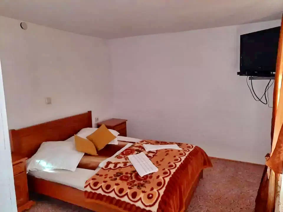 Comandău Cazare | Motel (K0446-12) Imaginea poate fi supusă drepturilor de autor. Se recomandă contactarea titularului drepturilor.