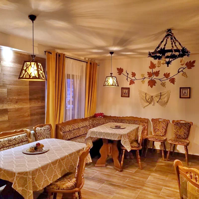 Comandău Cazare | Motel (K0446-77) Imaginea poate fi supusă drepturilor de autor. Se recomandă contactarea titularului drepturilor.