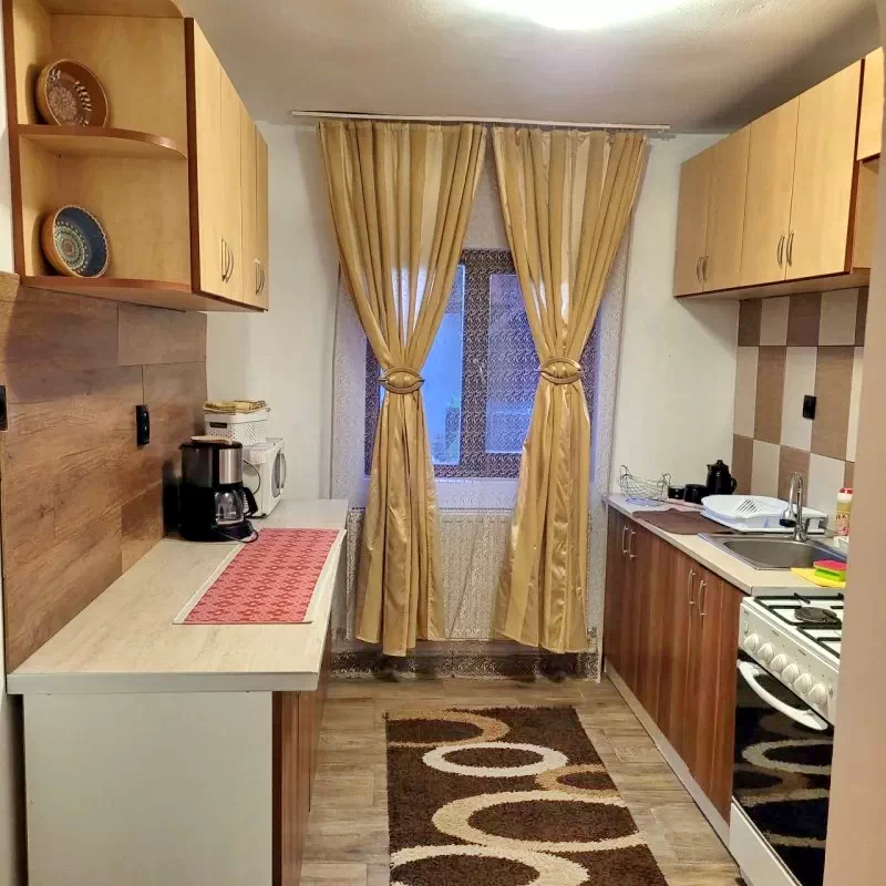 Komandó Szállás | Motel (K0446-79) A kép szerzői jogvédelem alatt állhat. Javasolt a kapcsolatfelvétel a jog tulajdonossal.