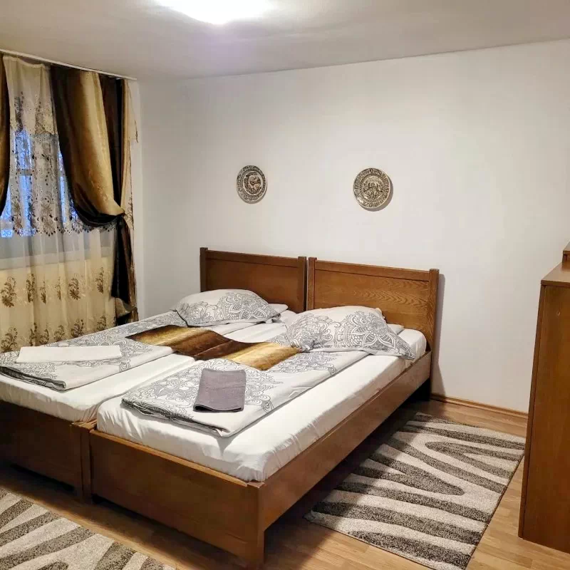 Comandău Cazare | Motel (K0446-84) Imaginea poate fi supusă drepturilor de autor. Se recomandă contactarea titularului drepturilor.